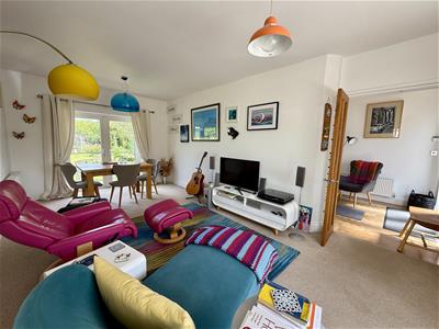Living/Dining Room: